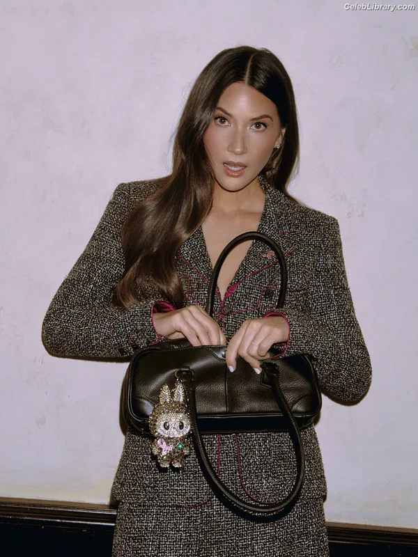 Olivia Munn photo 4 of 1075