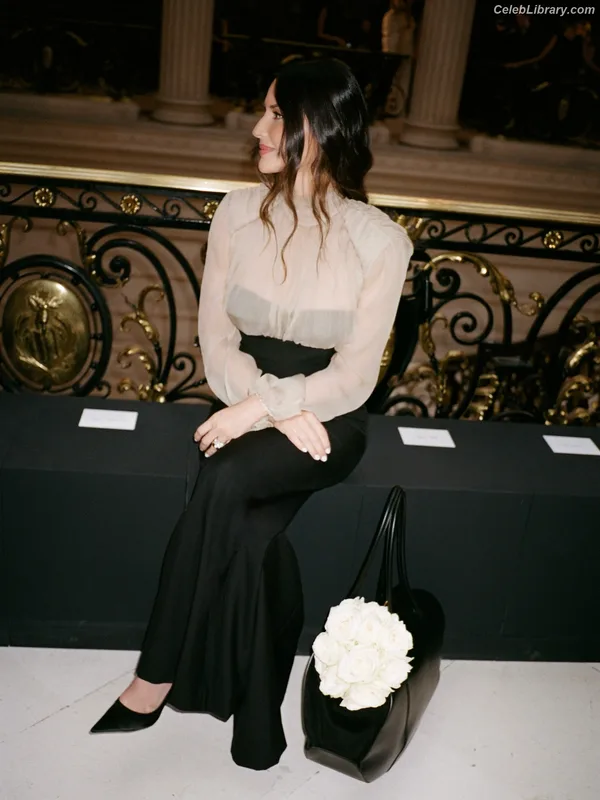 Olivia Munn photo 8 of 1075