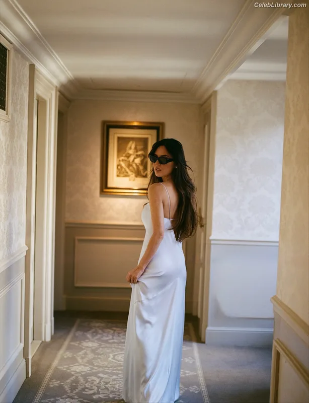 Olivia Munn photo 18 of 1075