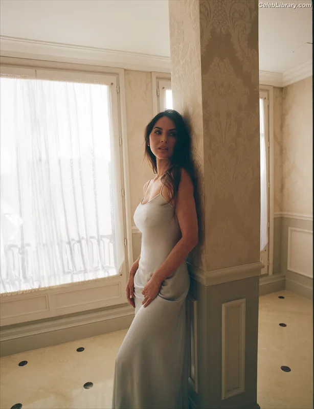 Olivia Munn photo 19 of 1075