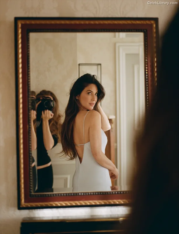 Olivia Munn photo 20 of 1075