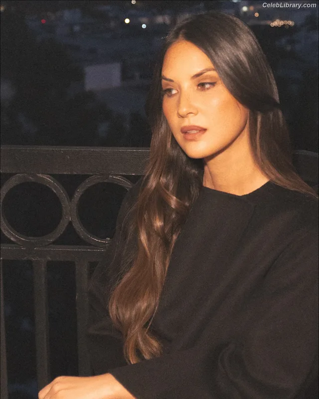 Olivia Munn photo 1 of 1075