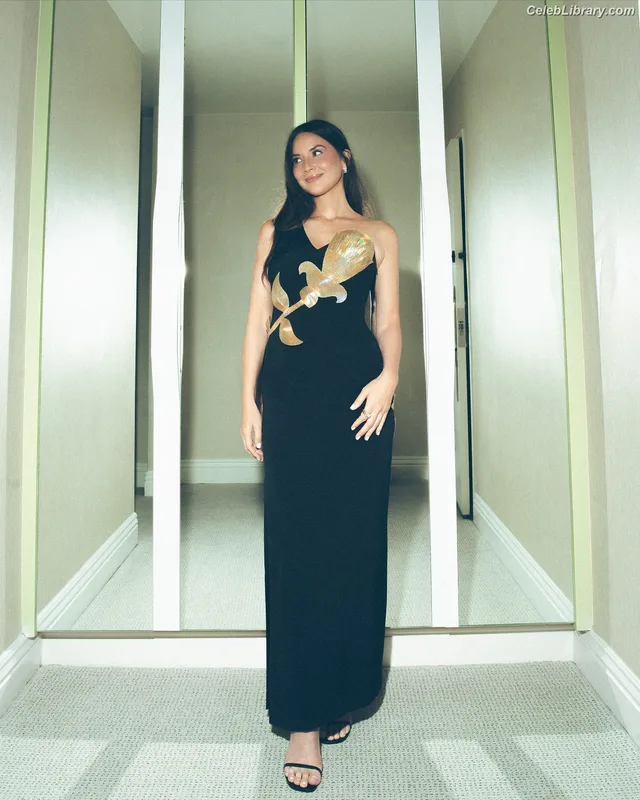 Olivia Munn photo 3 of 1075