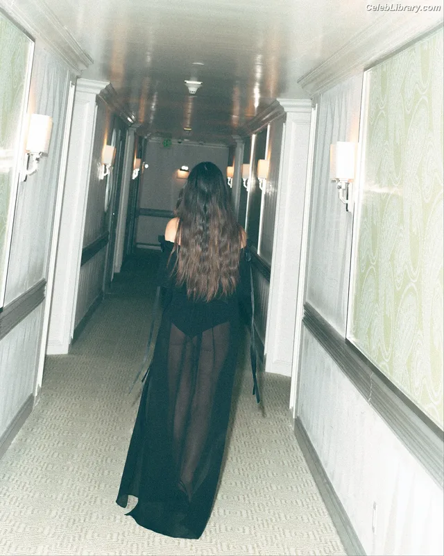 Olivia Munn photo 9 of 1075