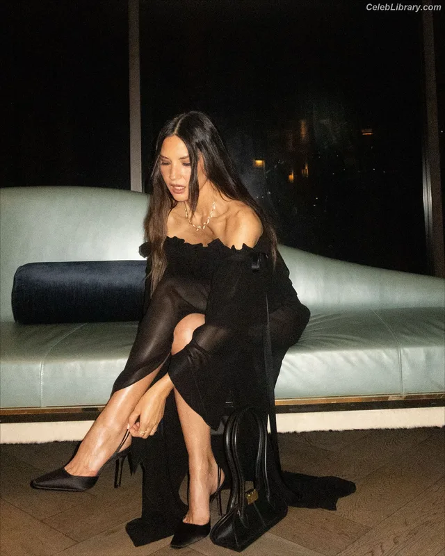 Olivia Munn photo 10 of 1075