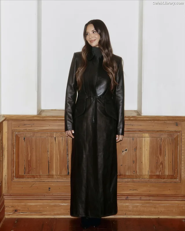 Olivia Munn photo 18 of 1075