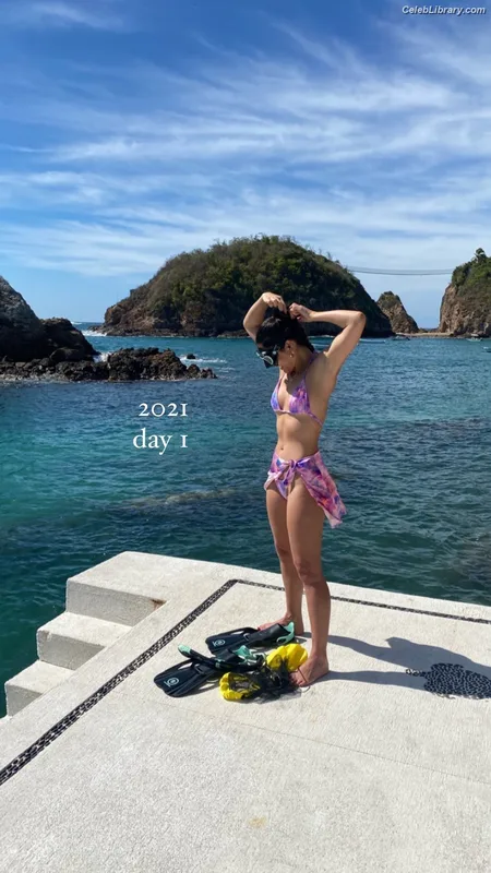 Olivia Munn photo 7 of 1075