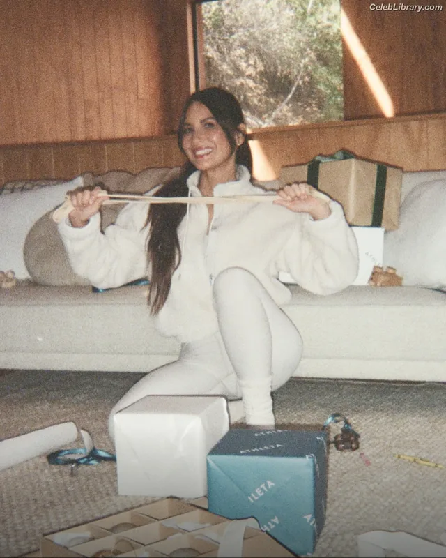 Olivia Munn photo 9 of 1075