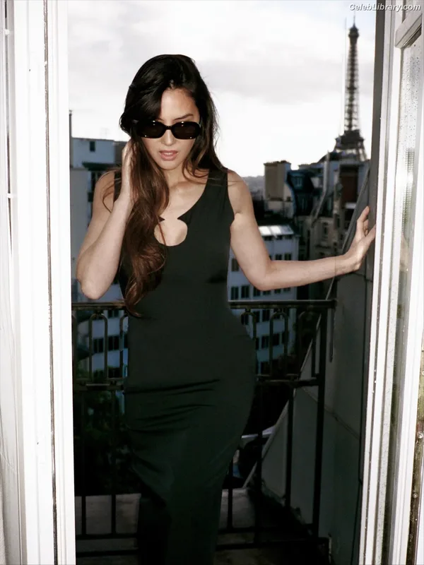 Olivia Munn photo 22 of 1075
