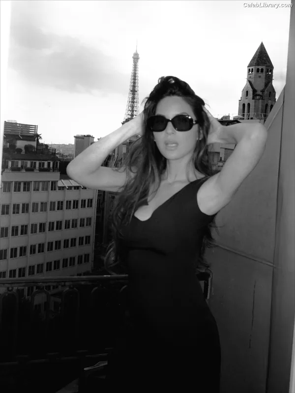 Olivia Munn photo 1 of 1075