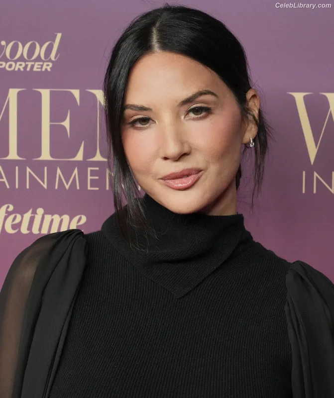 Olivia Munn photo 10 of 1075