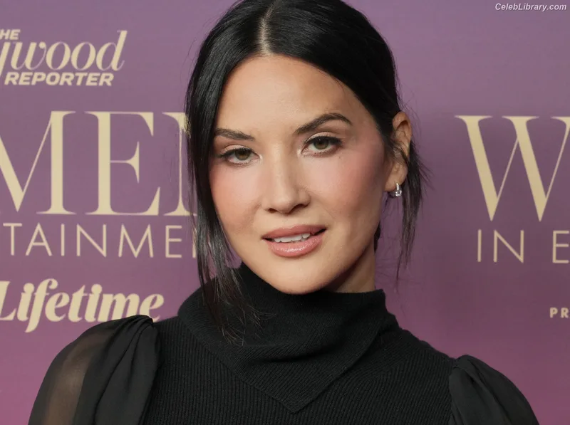 Olivia Munn photo 7 of 1075