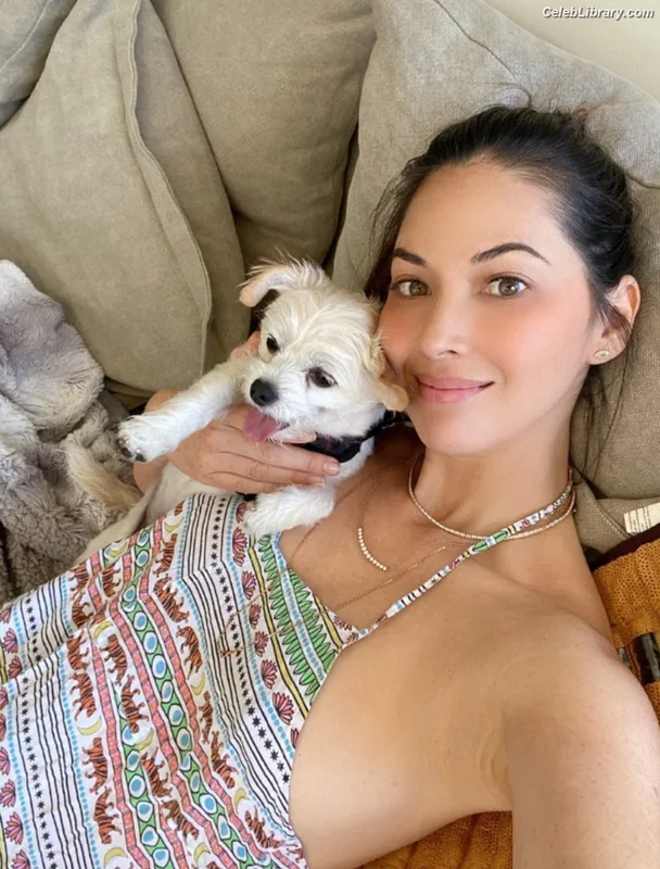 Olivia Munn photo 1 of 1075