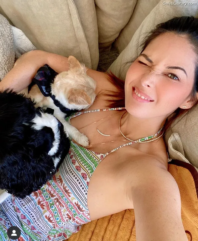 Olivia Munn photo 3 of 1075
