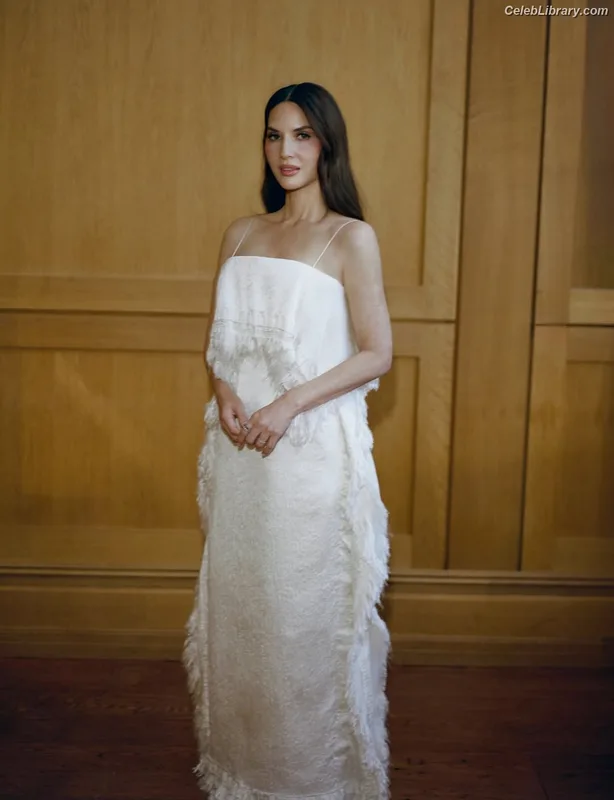 Olivia Munn photo 13 of 1075