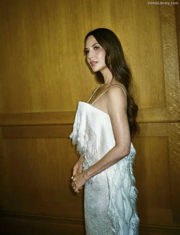 Olivia Munn photo 16 of 1075