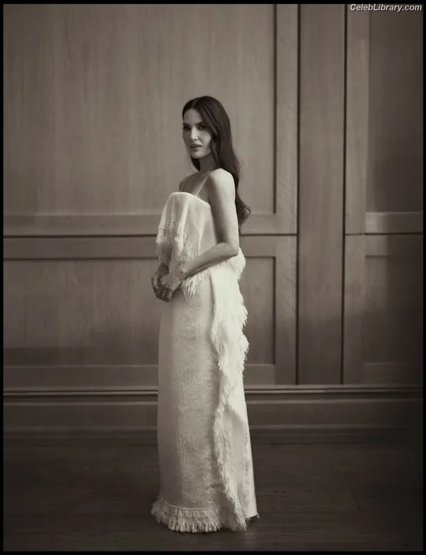 Olivia Munn photo 17 of 1075
