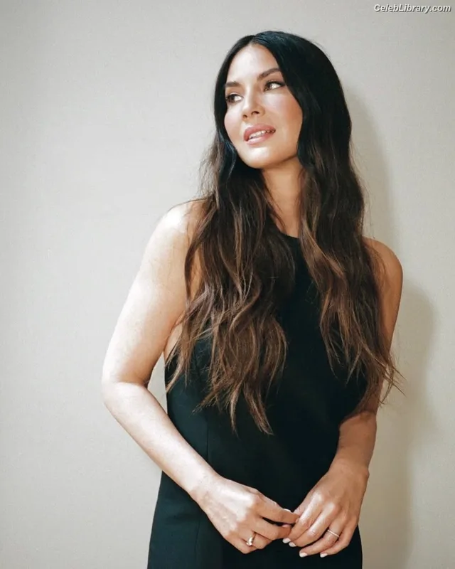 Olivia Munn photo 20 of 1075
