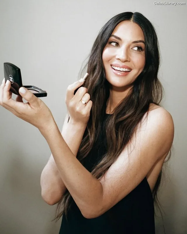 Olivia Munn photo 21 of 1075