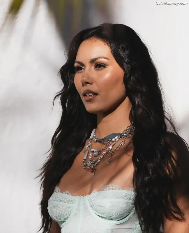 Olivia Olson photo 3 of 30