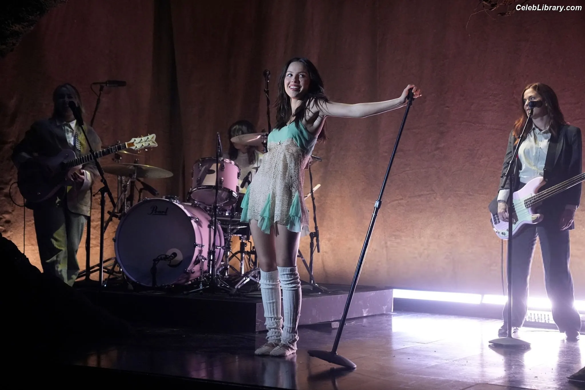 Olivia Rodrigo photo 11 of 3937