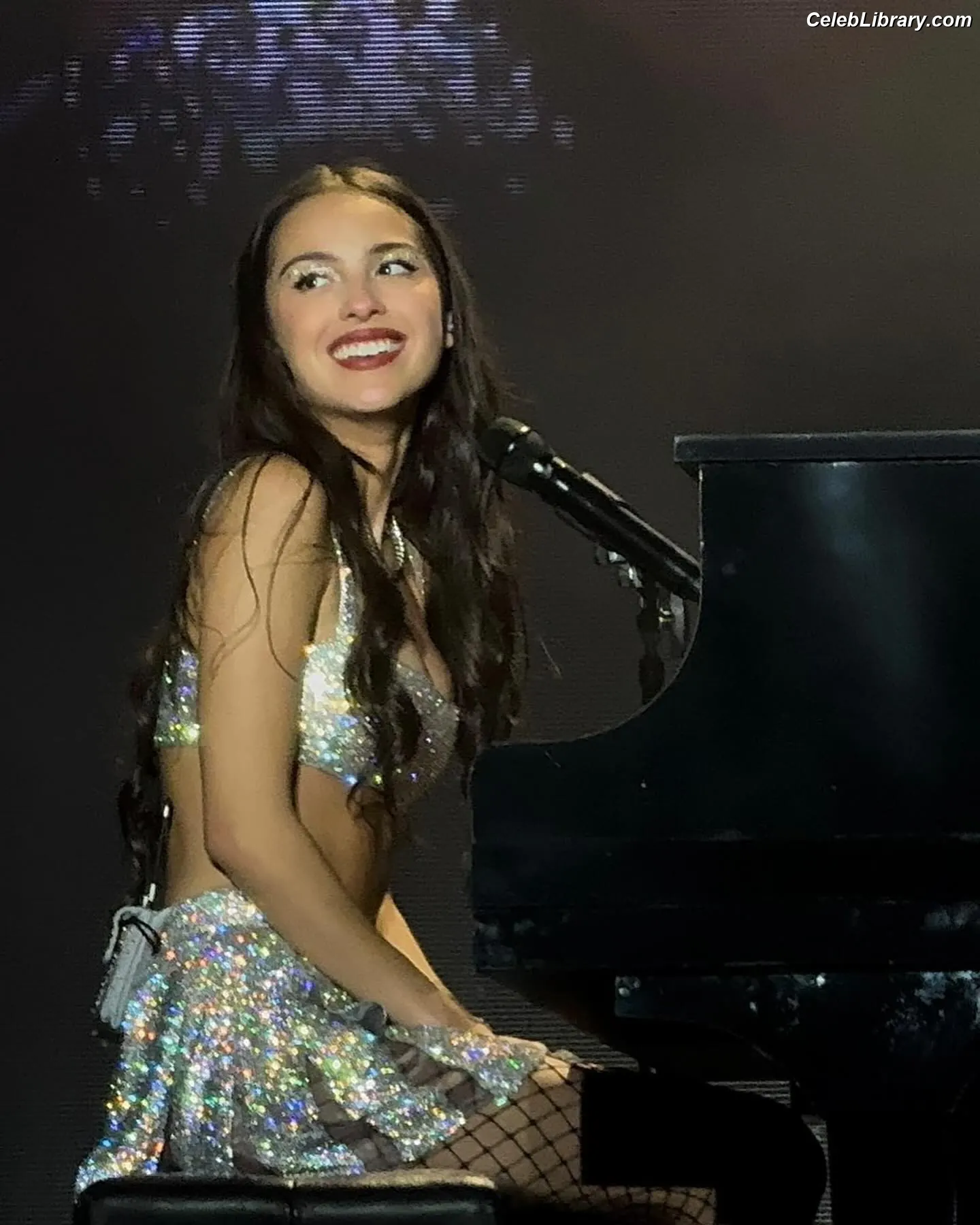 Olivia Rodrigo photo 24 of 3937