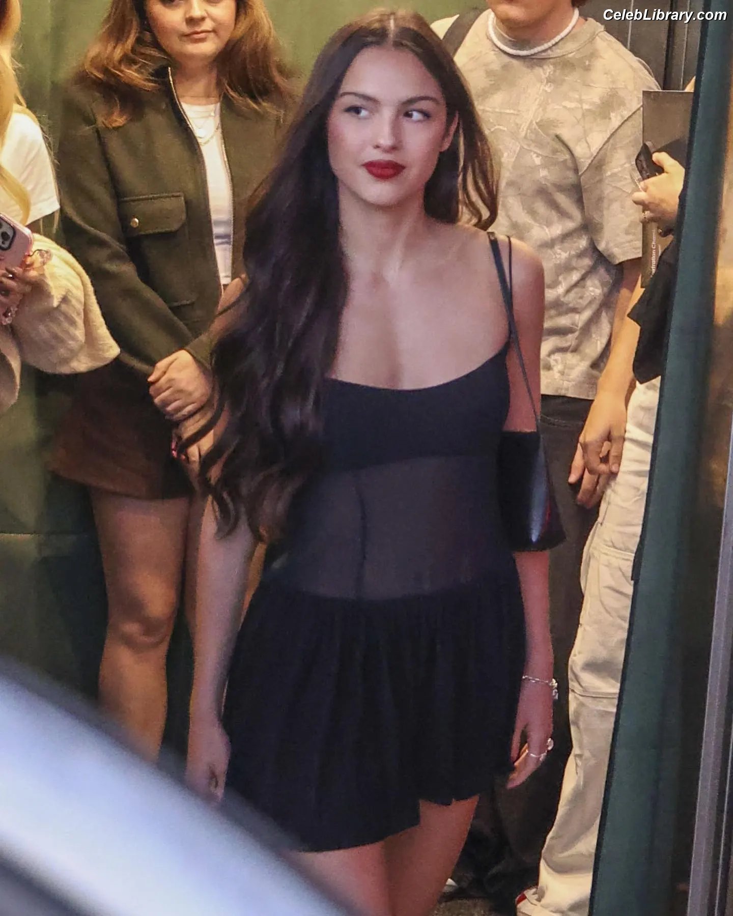 Olivia Rodrigo photo 23 of 3937