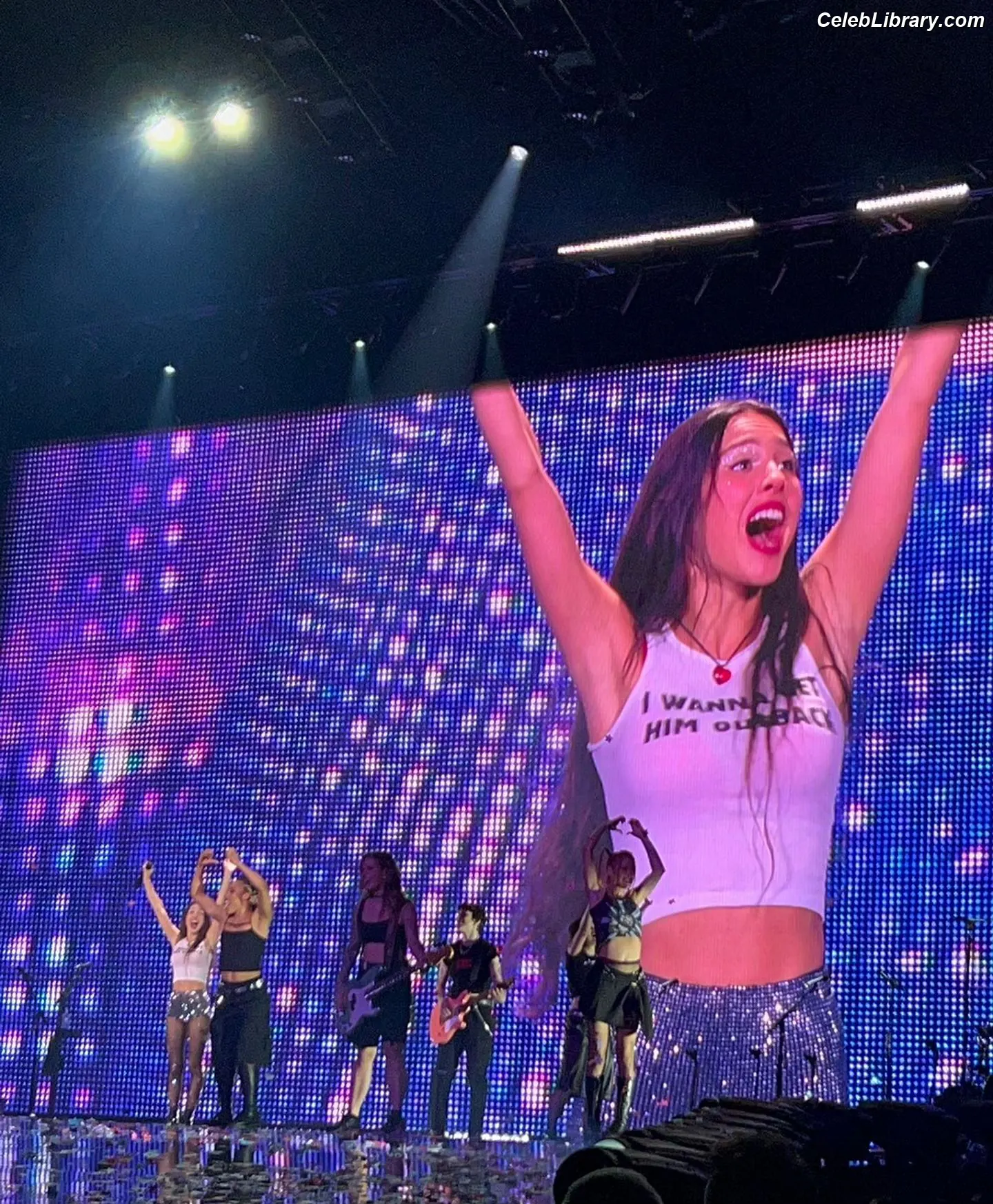 Olivia Rodrigo photo 6 of 3937