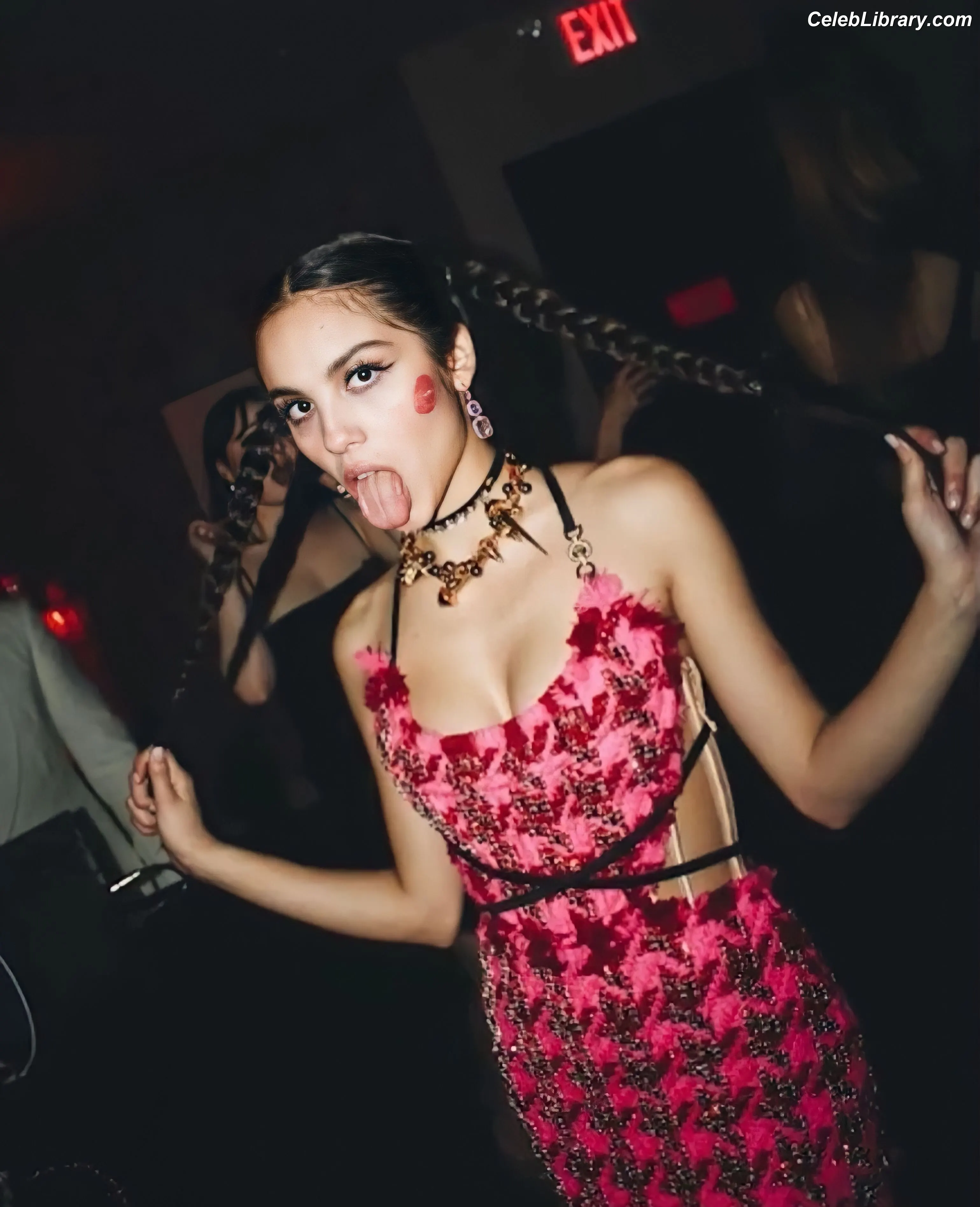Olivia Rodrigo photo 7 of 3937