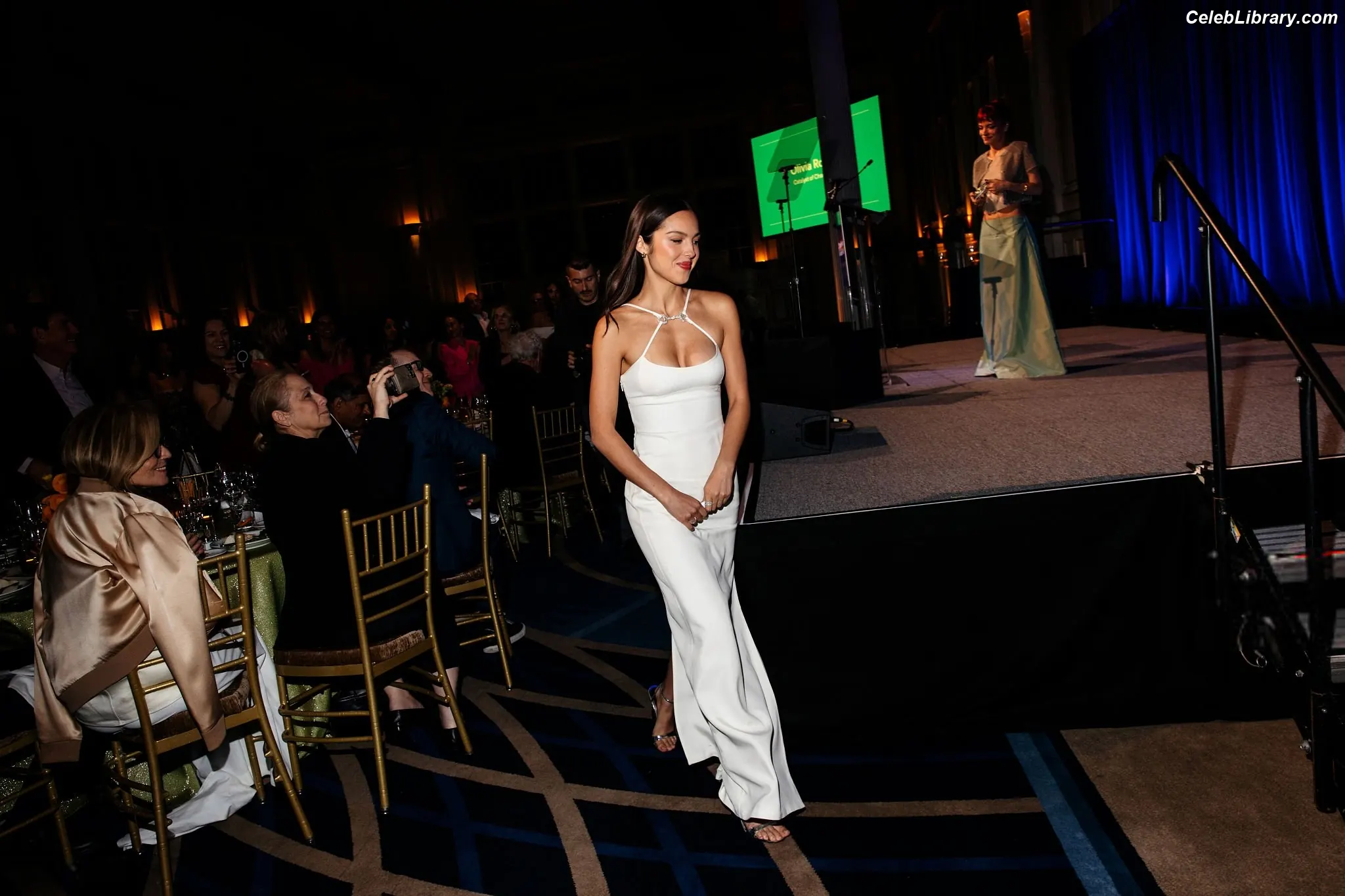 Olivia Rodrigo photo 24 of 3937