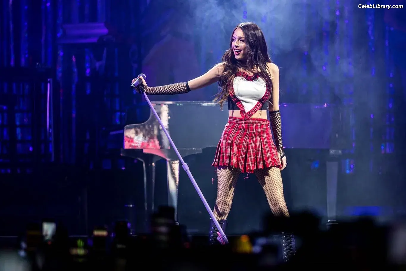Olivia Rodrigo photo 8 of 3937