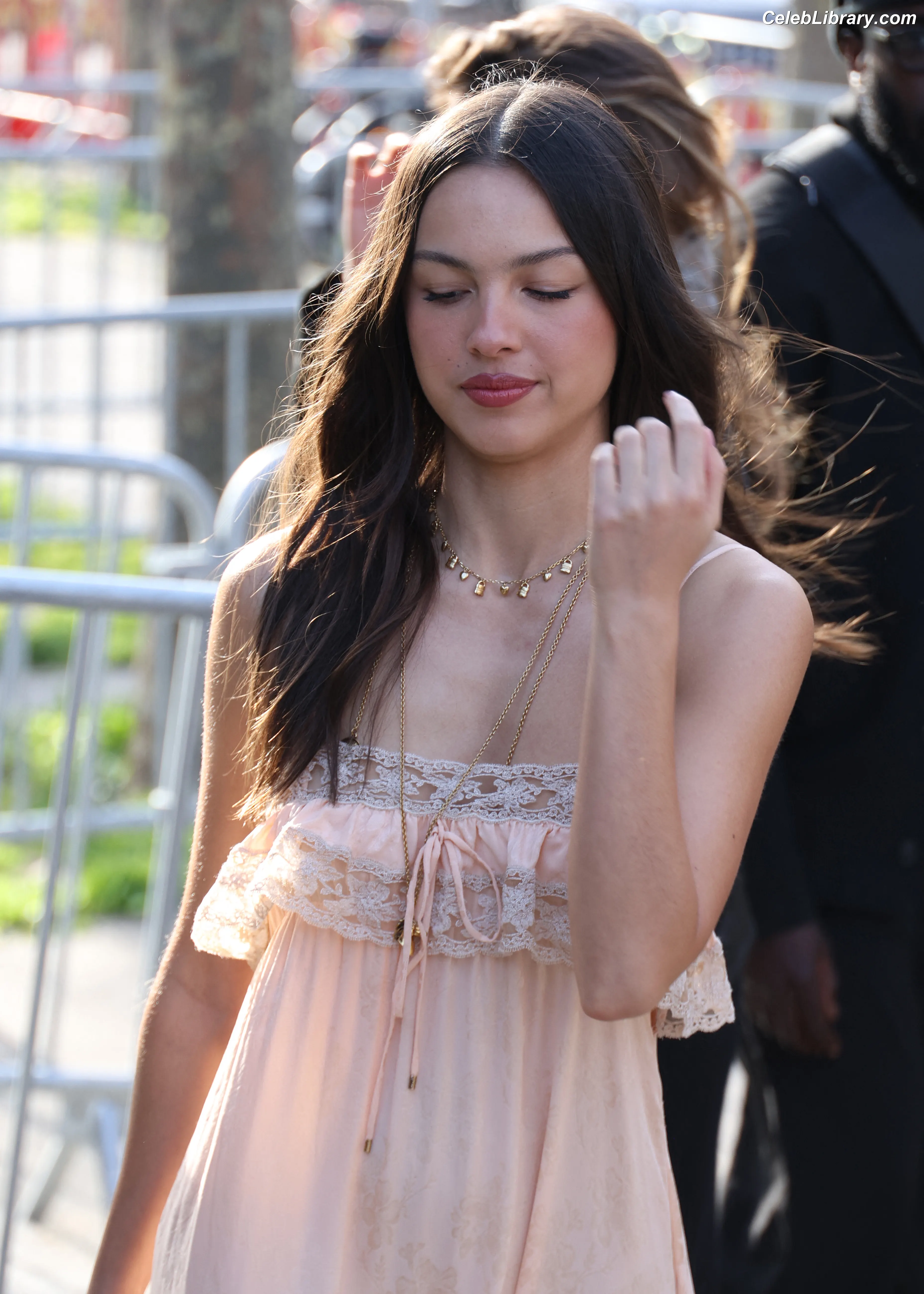 Olivia Rodrigo photo 6 of 3937