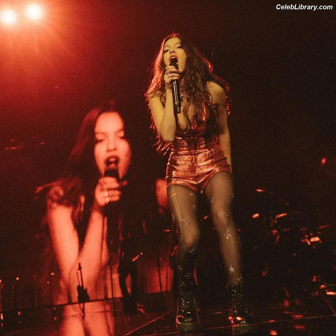 Olivia Rodrigo photo 11 of 3937