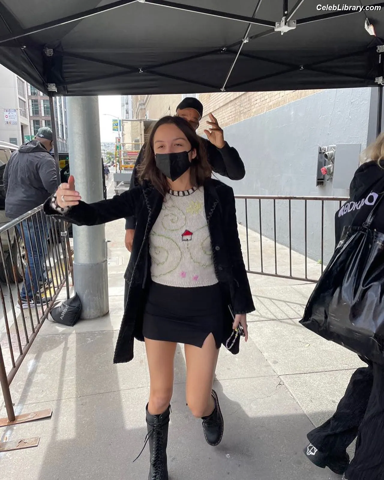 Olivia Rodrigo photo 7 of 3937