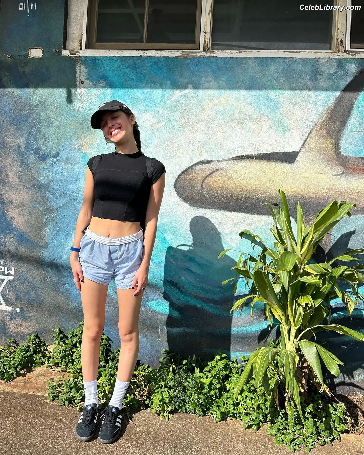 Olivia Rodrigo photo 21 of 3937
