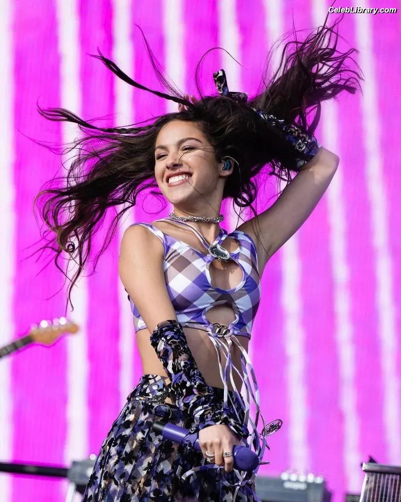 Olivia Rodrigo photo 20 of 3937