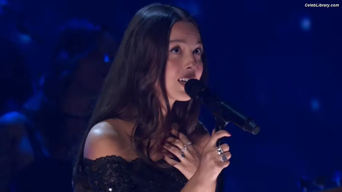 Olivia Rodrigo photo 17 of 3937
