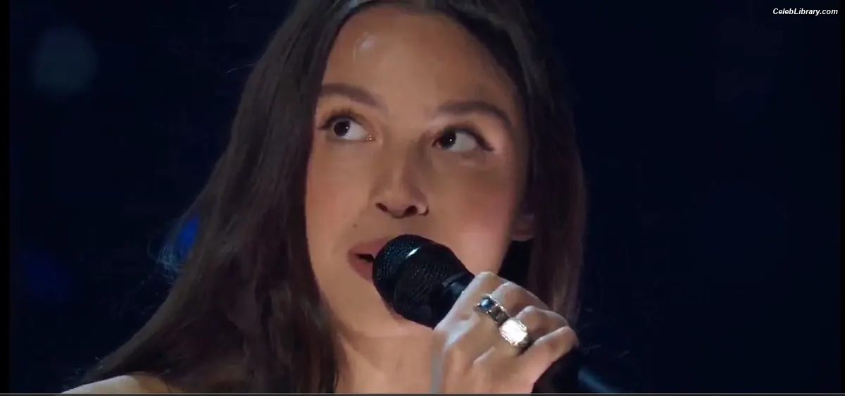 Olivia Rodrigo photo 23 of 3937