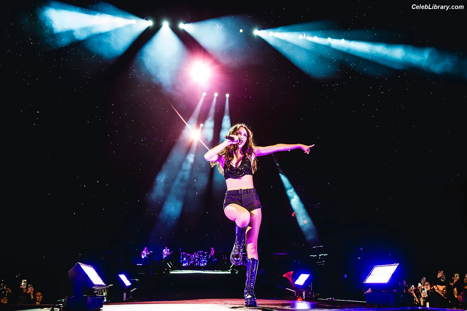 Olivia Rodrigo photo 15 of 3937