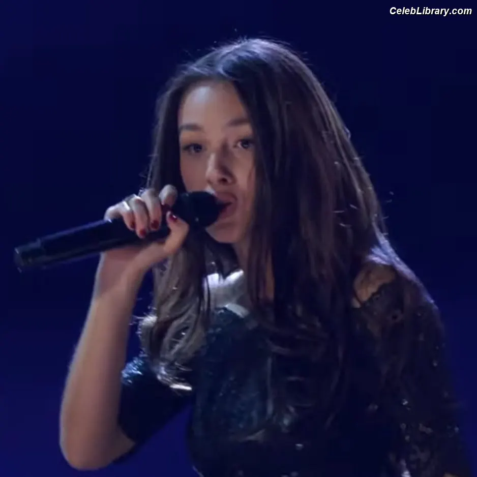 Olivia Rodrigo photo 4 of 3937