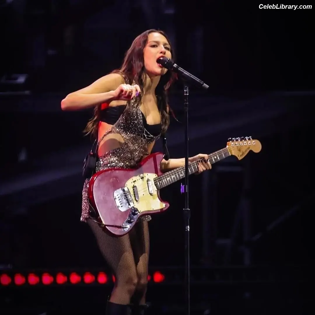 Olivia Rodrigo photo 18 of 3937