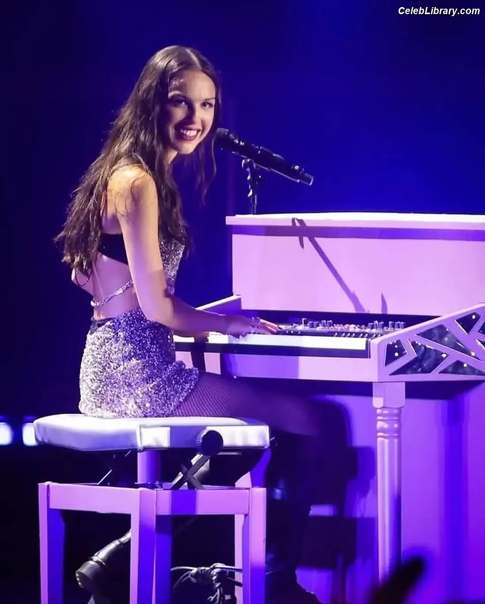 Olivia Rodrigo photo 22 of 3937