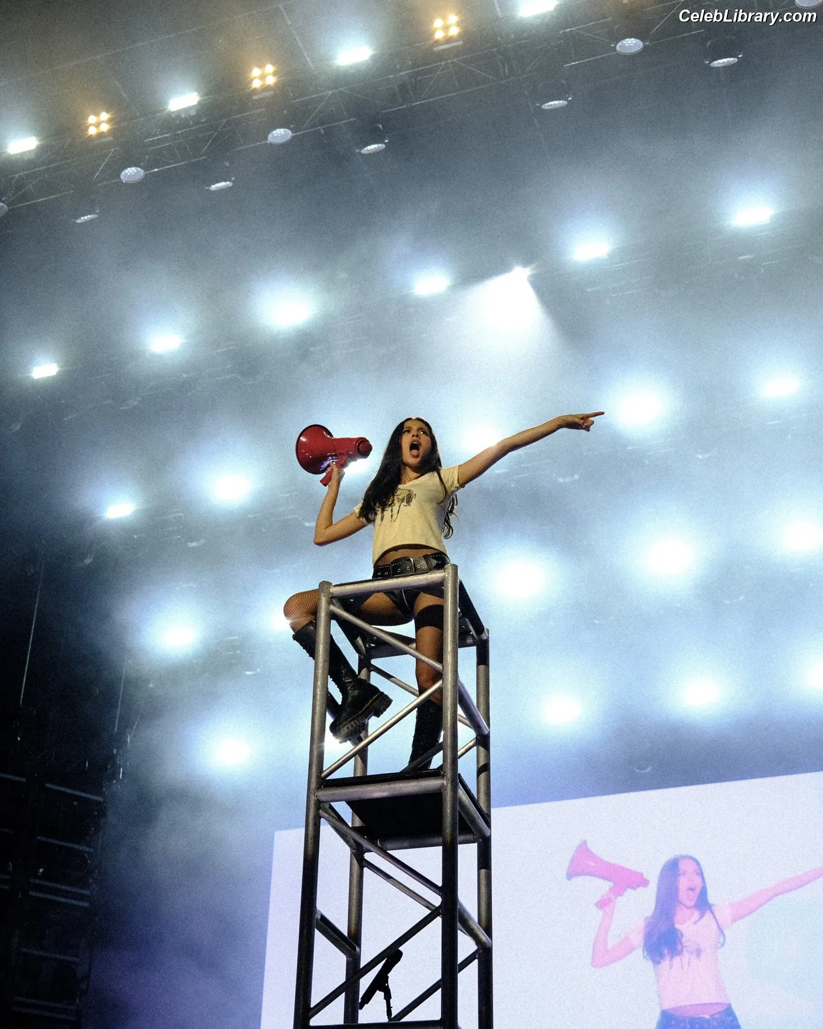 Olivia Rodrigo photo 11 of 3937