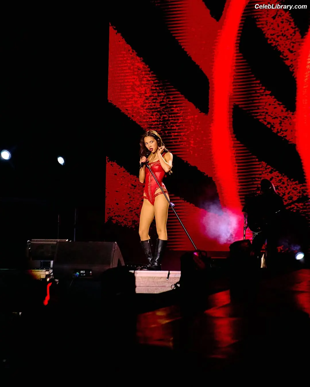 Olivia Rodrigo photo 14 of 3937