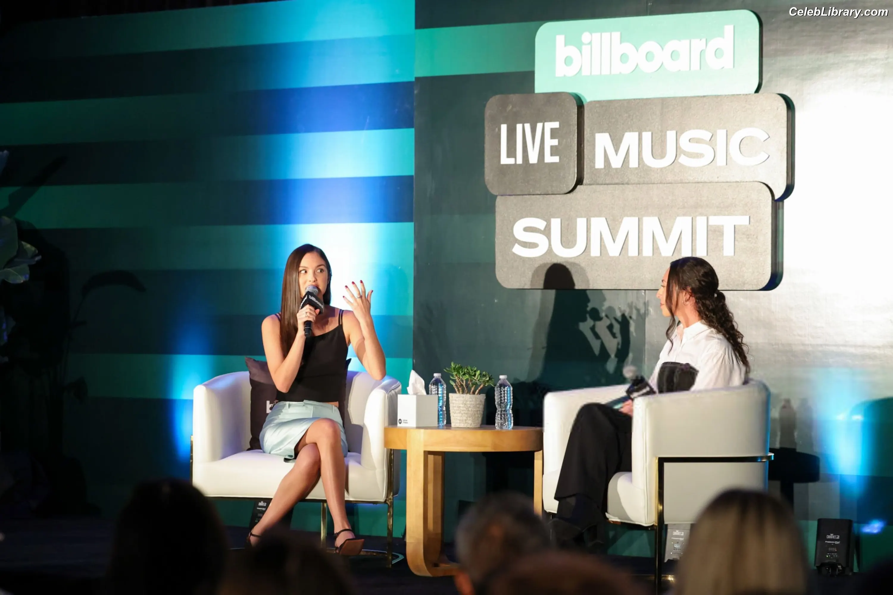 Olivia Rodrigo photo 5 of 3937