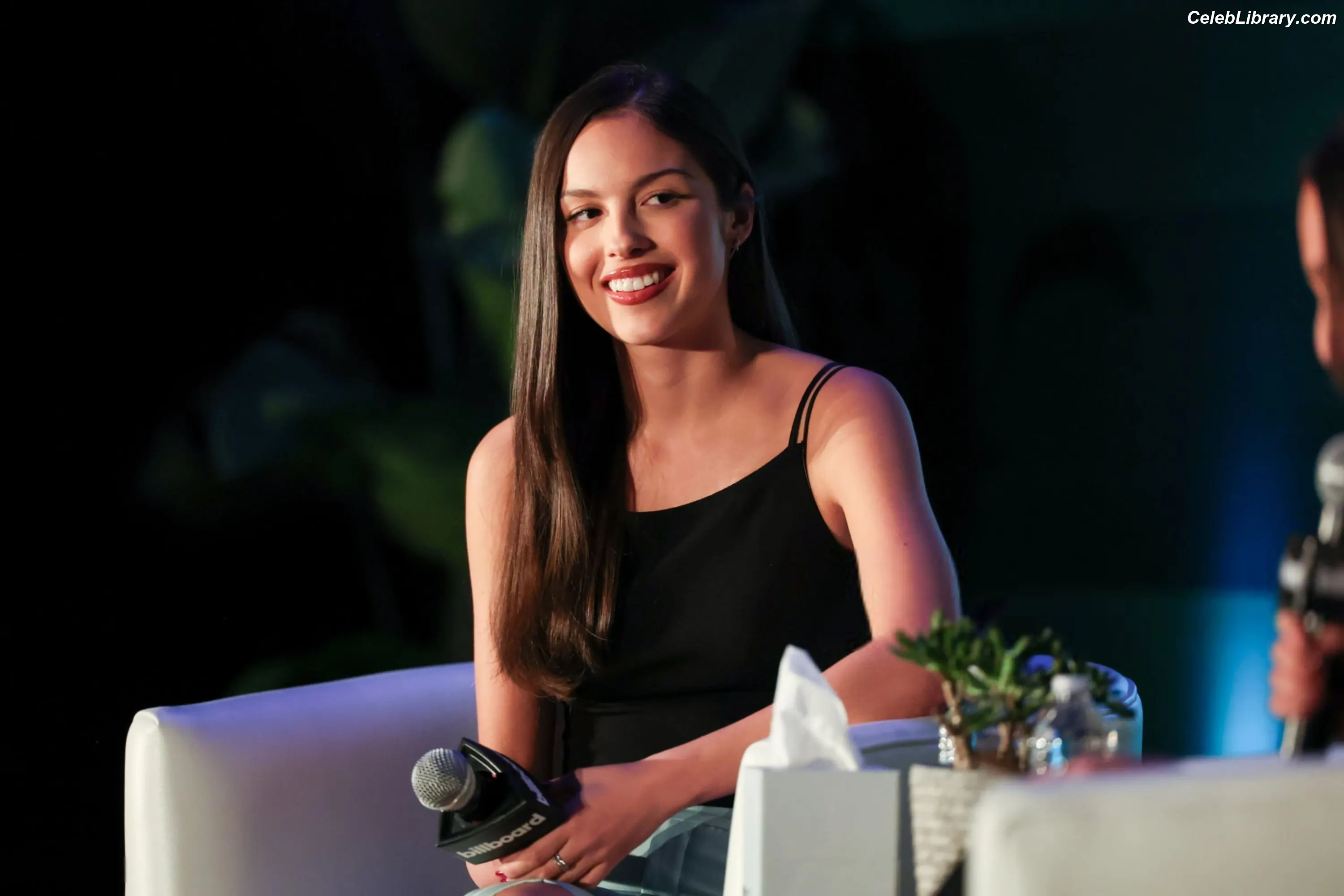 Olivia Rodrigo photo 8 of 3937