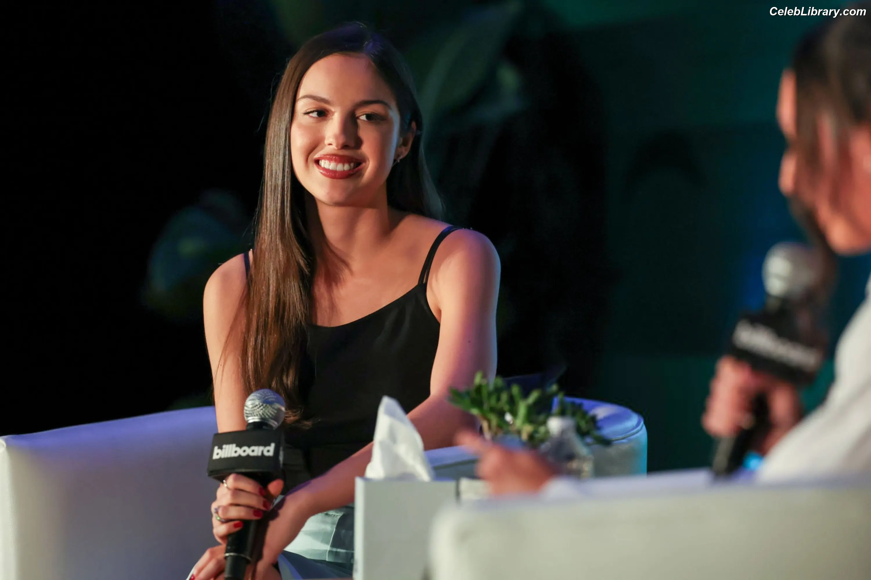 Olivia Rodrigo photo 11 of 3937