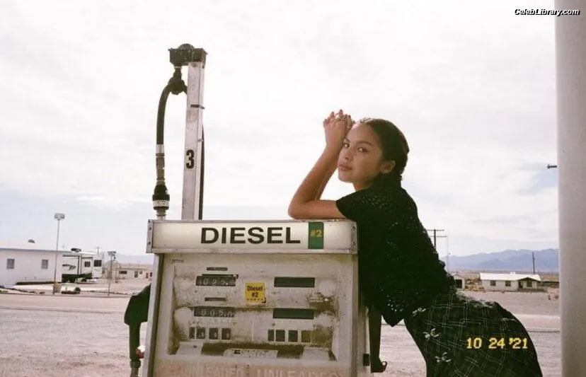 Olivia Rodrigo photo 7 of 3937