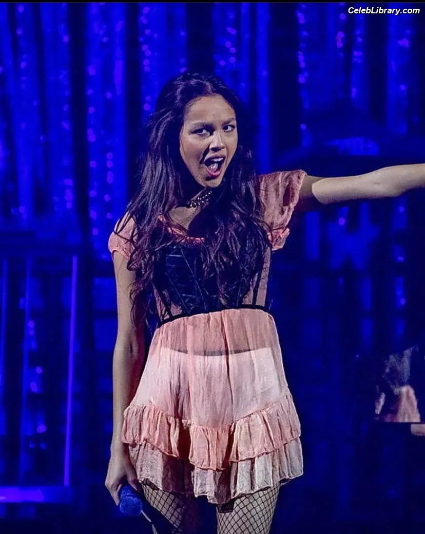 Olivia Rodrigo photo 11 of 3937
