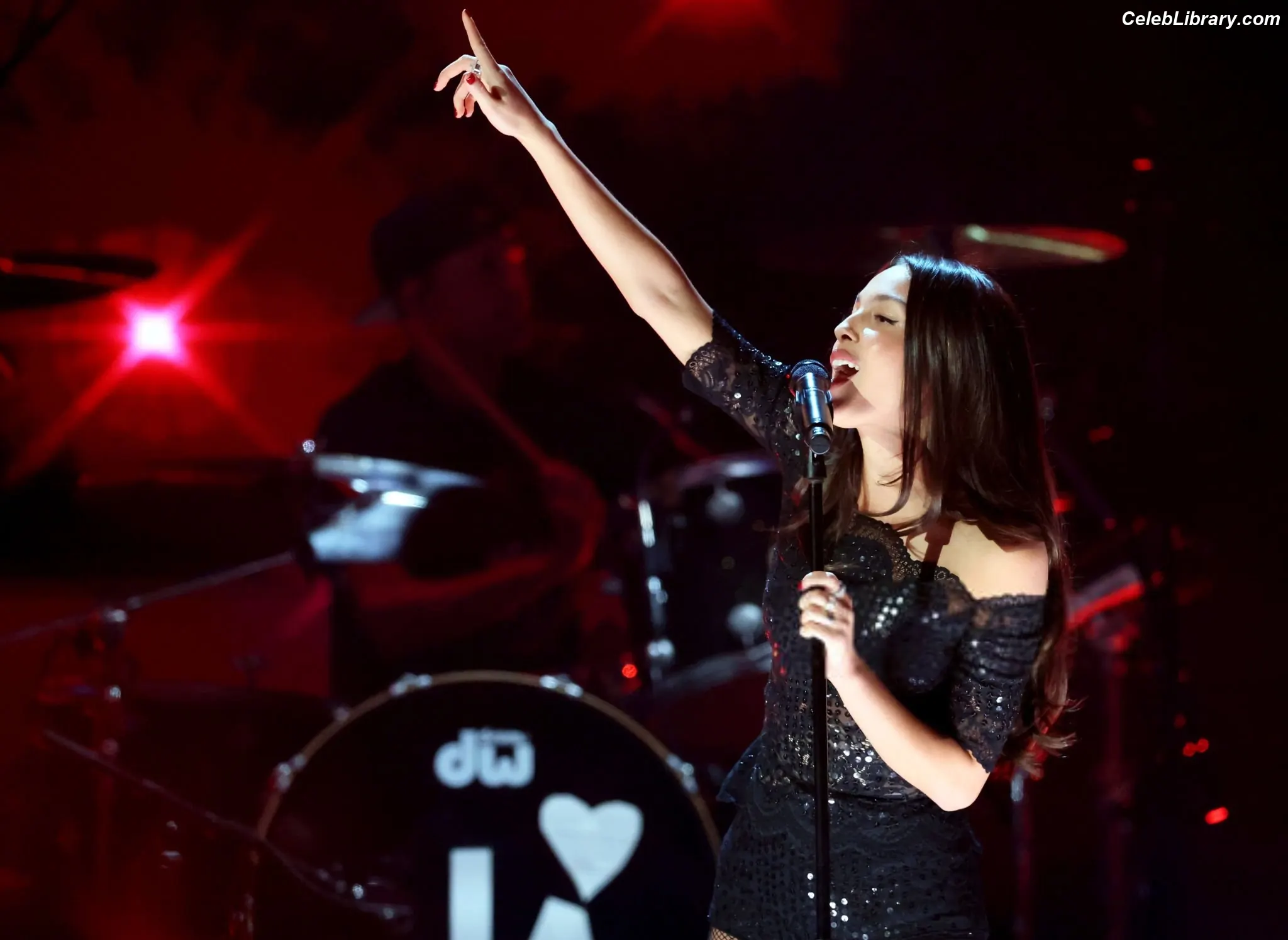 Olivia Rodrigo photo 3 of 3937